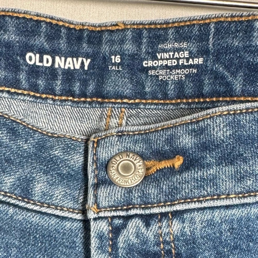 Old Navy High-Rise Distressed Jeans – Size 14 (NWT) - Picture 2 of 3